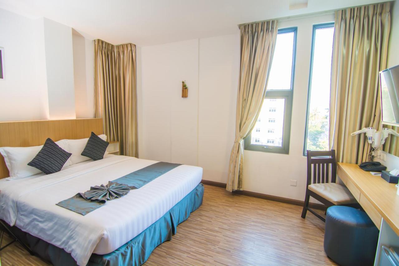 Botahtaung Hotel Yangon Exterior photo
