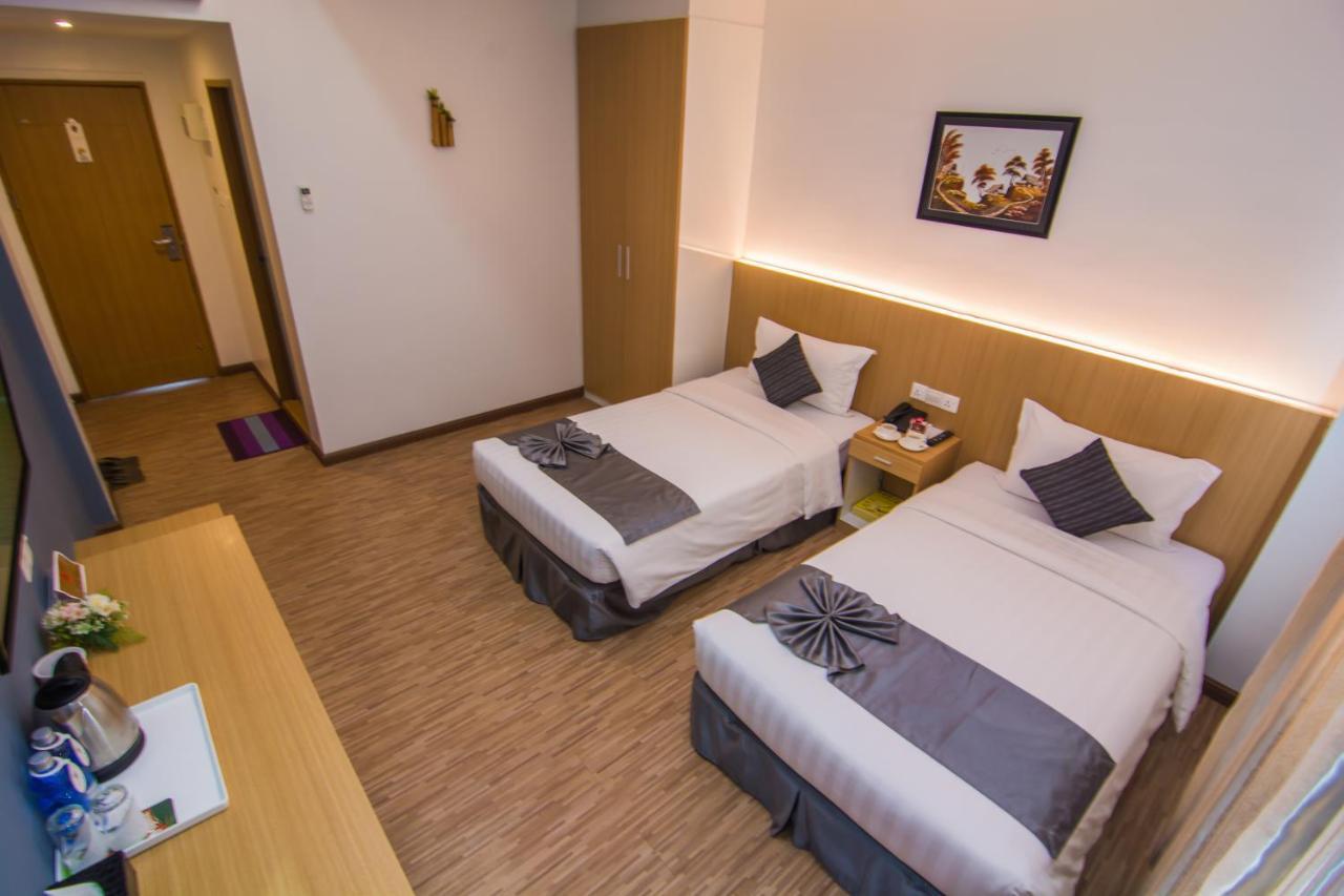Botahtaung Hotel Yangon Exterior photo